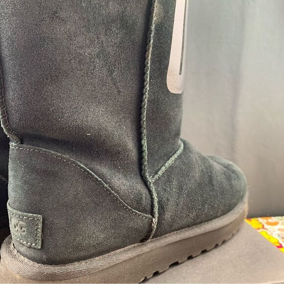 UGG All Black Fur Logo Boots Size 8 Women's - Picture 6 of 11